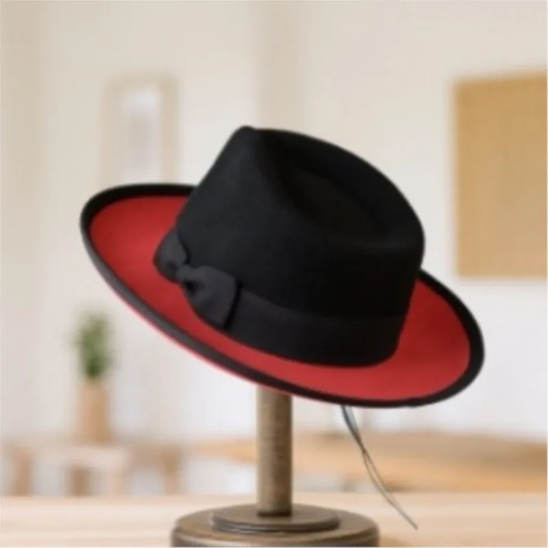A color-blocked knot decorated top hat made of pure felt