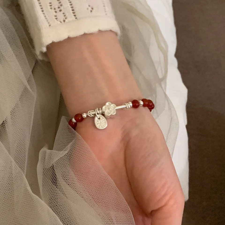 

Red agate flower blessing pendant bracelet female niche high-end sense to send girlfriend braided rope