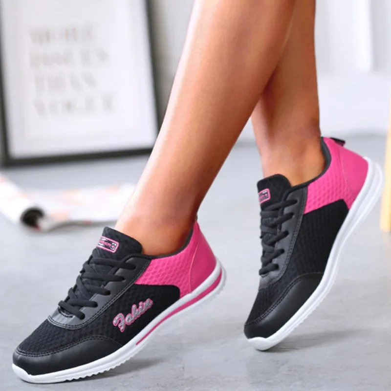 2025 Nuove sneakers da donna Moda traspirante Walking Sneakers taglie forti Donna Tessuto a rete Lace Up Calzature femminili Scarpe da donna