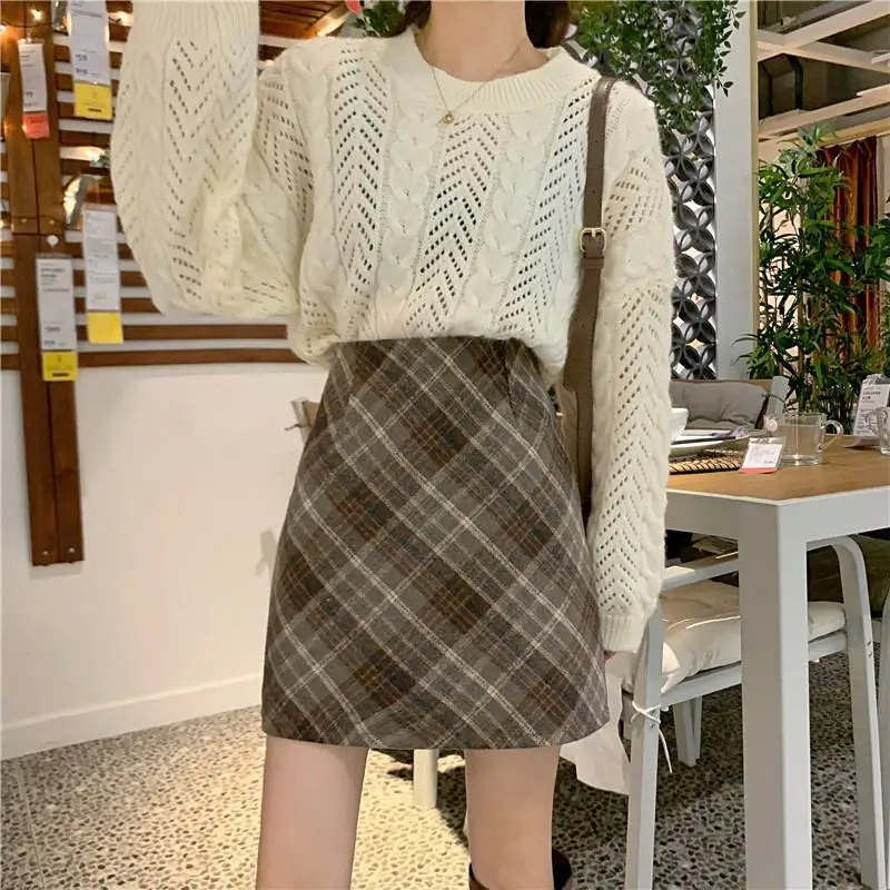 Retro plaid woolen skirt for women 2024 Autumn winter new high waist slimming skirt black A-line skirt Ladies short skirts