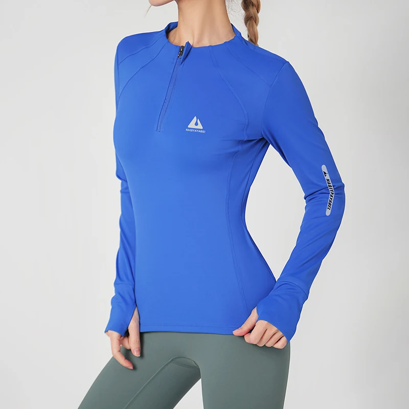 Long-sleeved, round-necked yoga shirts keep-fit tops sport tops are ideal for women wearing yoga in the fall and winter