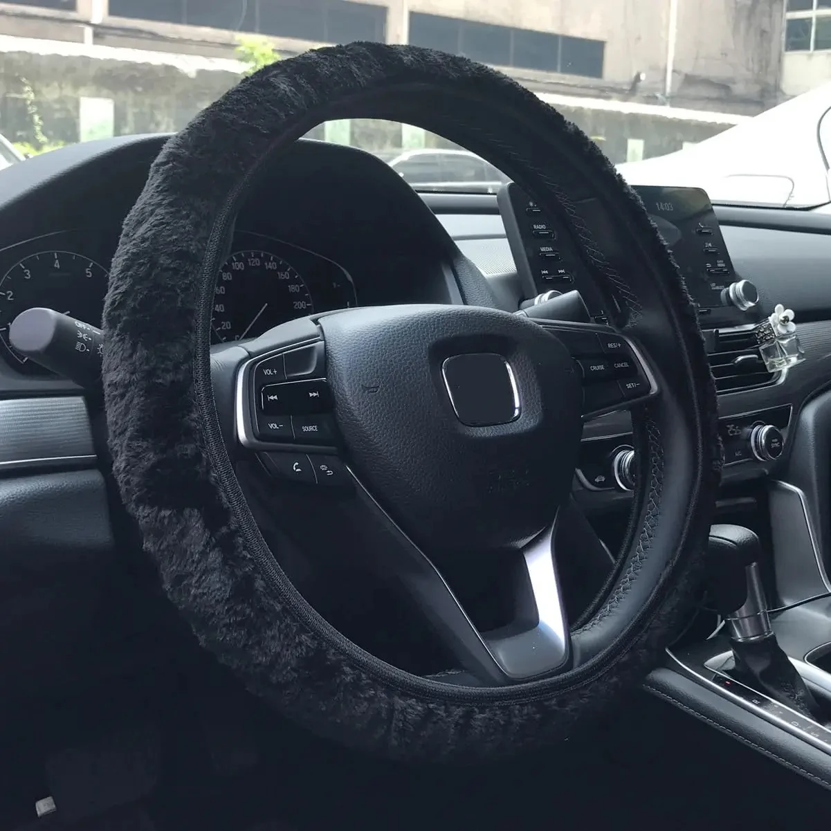 Fluffy Steering Wheel Cover, Short Plush Auto Accessories for Men and Women with Inner Ring Universal 15 Inch
