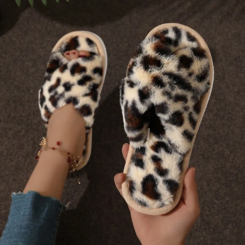 

Winter Stay At Home Warm Plush Slippers for Women Fashion Cotton Women's Slippers Cute Plush Slippers with Cross Band Design 슬리퍼