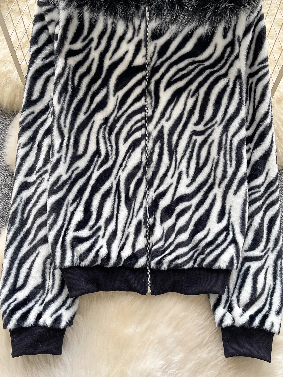 레트로 플루 커뮤터 슬레 페이크 퍼 후드 오트 자에트 여성 루즈 지퍼 디자인 패션 아우터웨어 롱 스웨 레귤러 핏