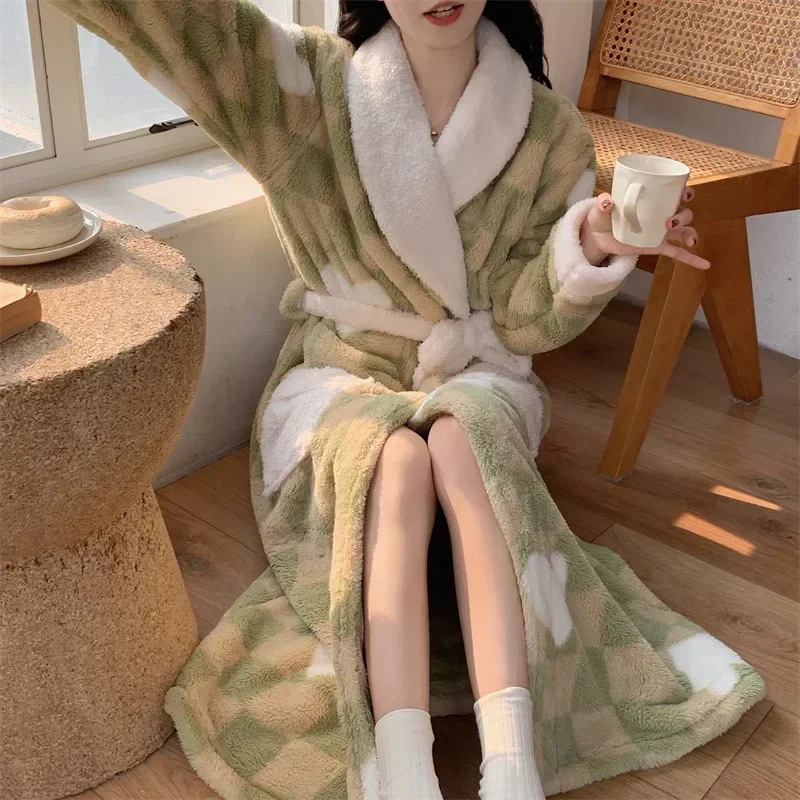 Female Autumn and Winter Warm Long Coral Velvet Thick Bath Bathrobes Nightgown Women Pajamas Shower Robe Bath Towels For Adults