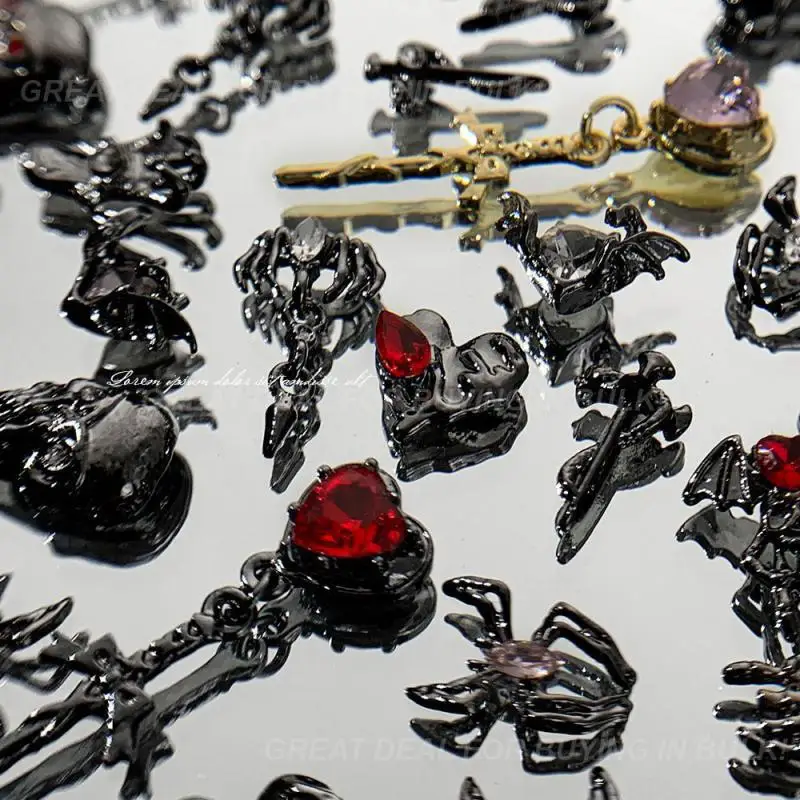 حلي أظافر الهالويون ، سلسلة مظلمة ، إكسسوارات متدلية ، لوازم أظافر متقاطعة ، مجوهرات فنية متقاطعة ، غراب عتيق ، قلب