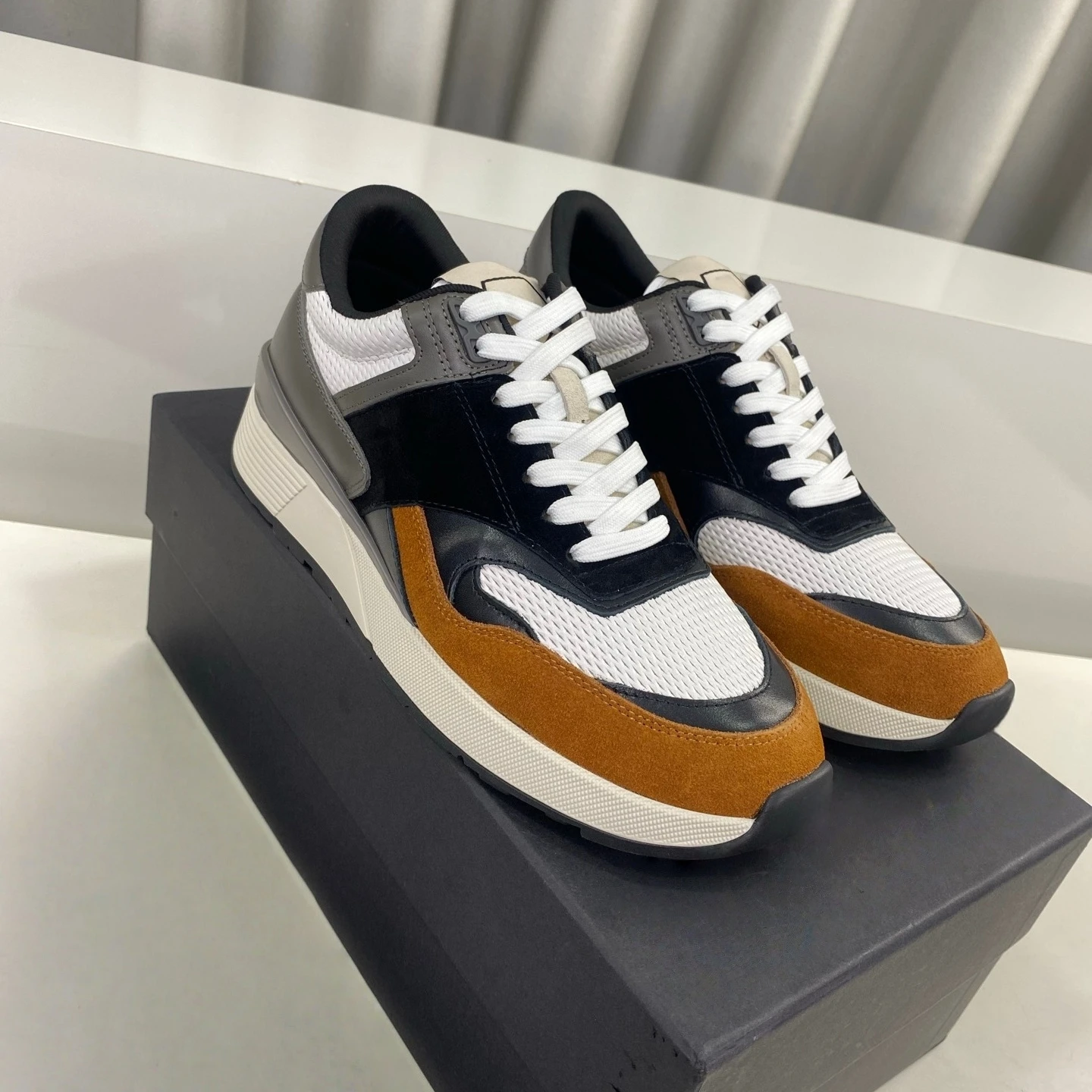 

Мужская обувь ручной работы, роскошные брендовые повседневные кроссовки, праздничный подарок, кроссовки для велоспорта и бега из натуральной кожи, замшевые нескользящие походные ботинки