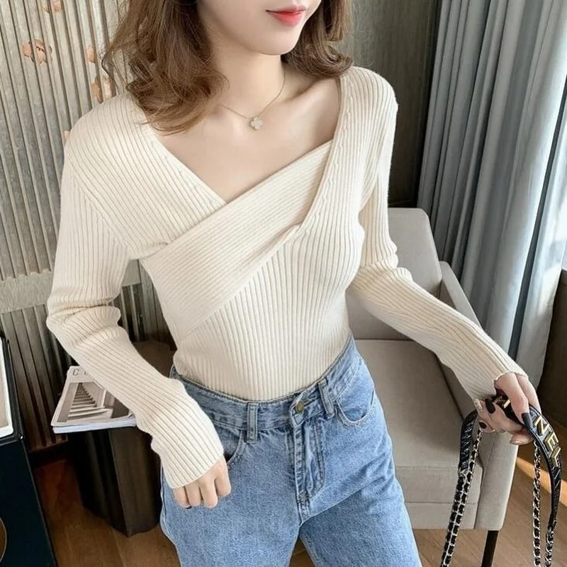 2022 autumn and spring knitted bottoming shirt women's new western-style collar cross long-sleeved slim fashion casual top