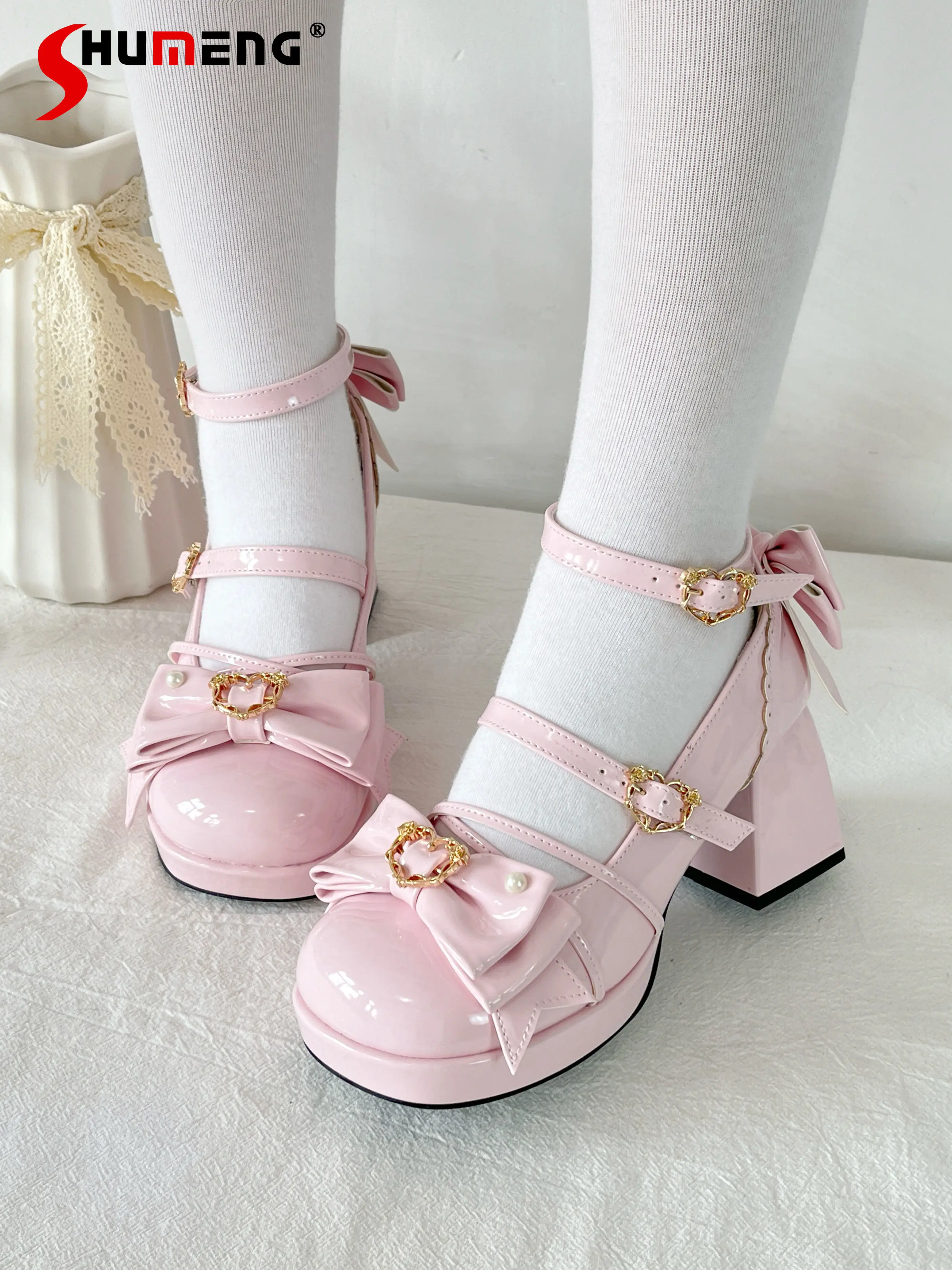 

Японские элегантные милые туфли принцессы Мэри Джейн с пряжкой в форме сердца и бантом, круглый носок, туфли-лодочки из искусственной кожи на высоком каблуке, женские туфли Лолиты