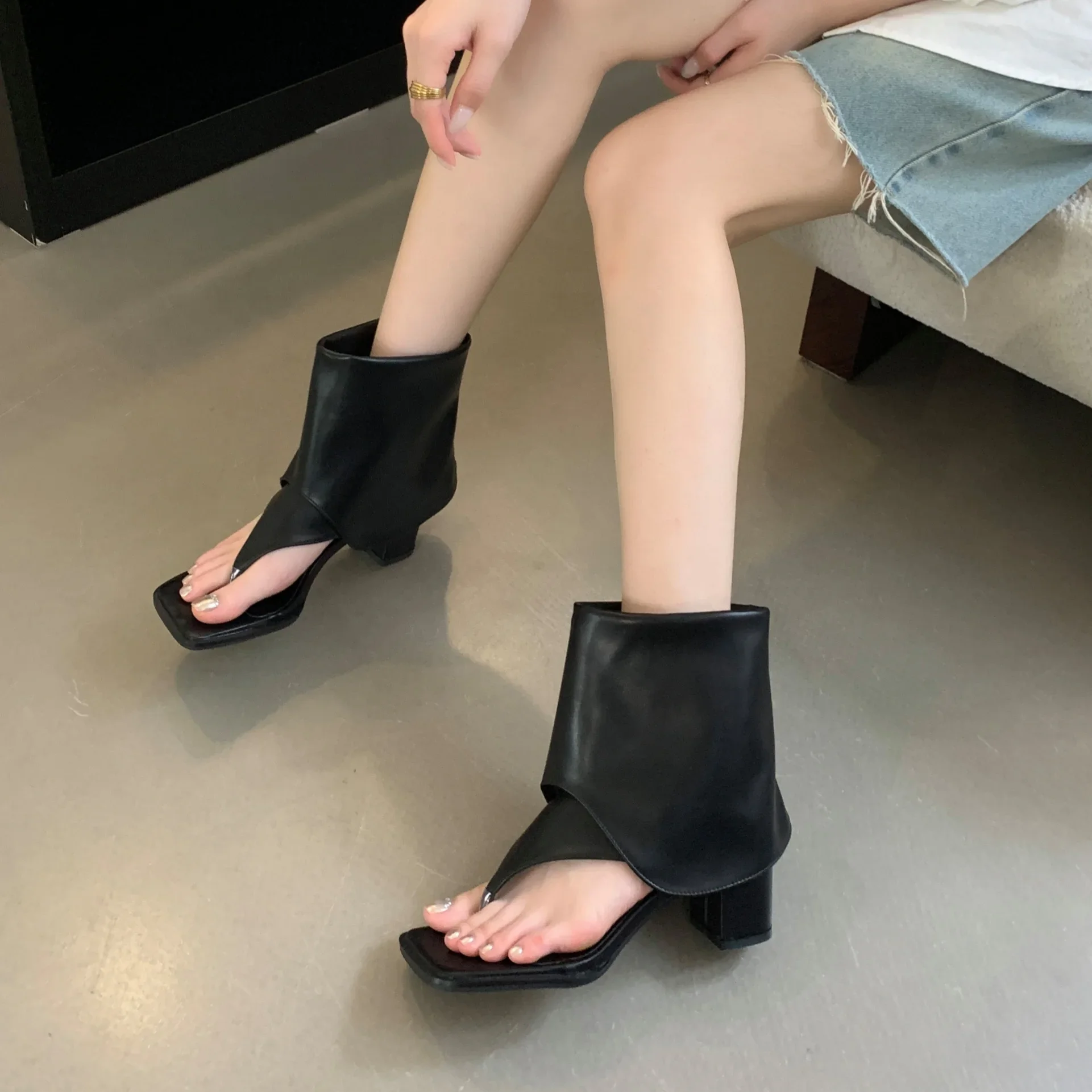 2024 Autumn Fashion Women's Short Boots Fashionable Square Toe Thumb Toe High Heel Ankle Boots Thick Heel Sandals