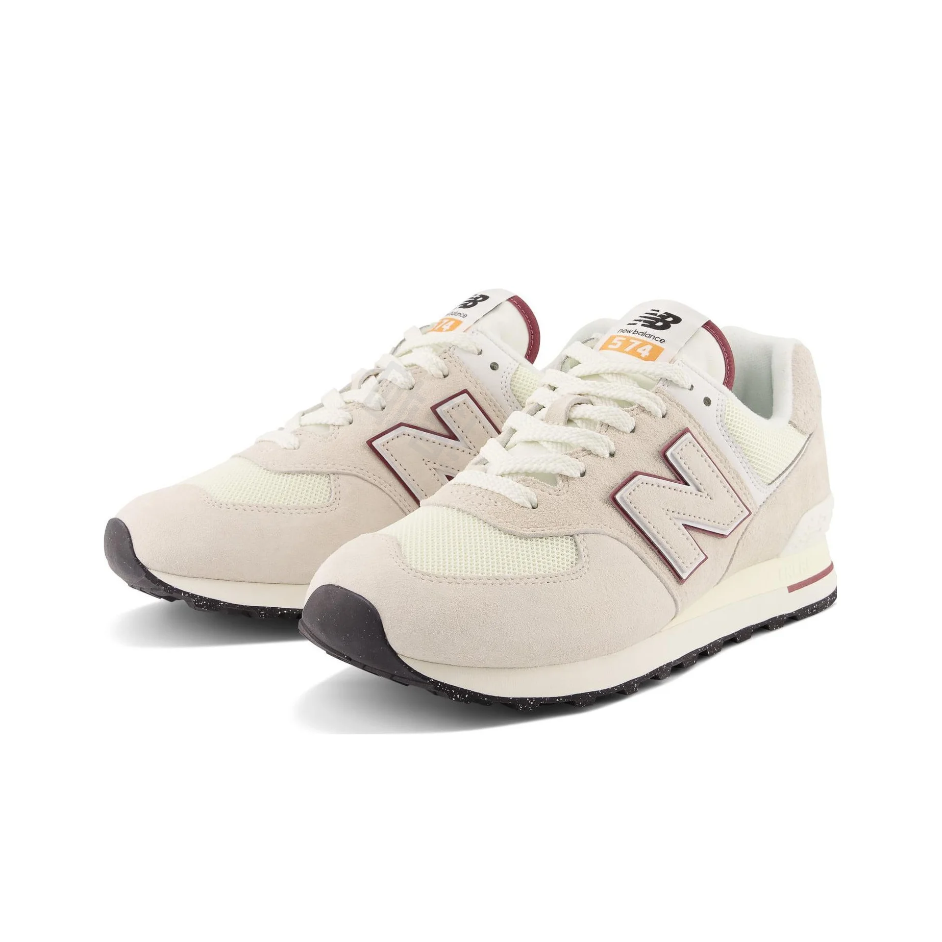 حذاء جري New Balance NB 574 OP2 Retro، متين، مسامي، خفيف الوزن، منخفض القطع، لون أبيض فاتح.