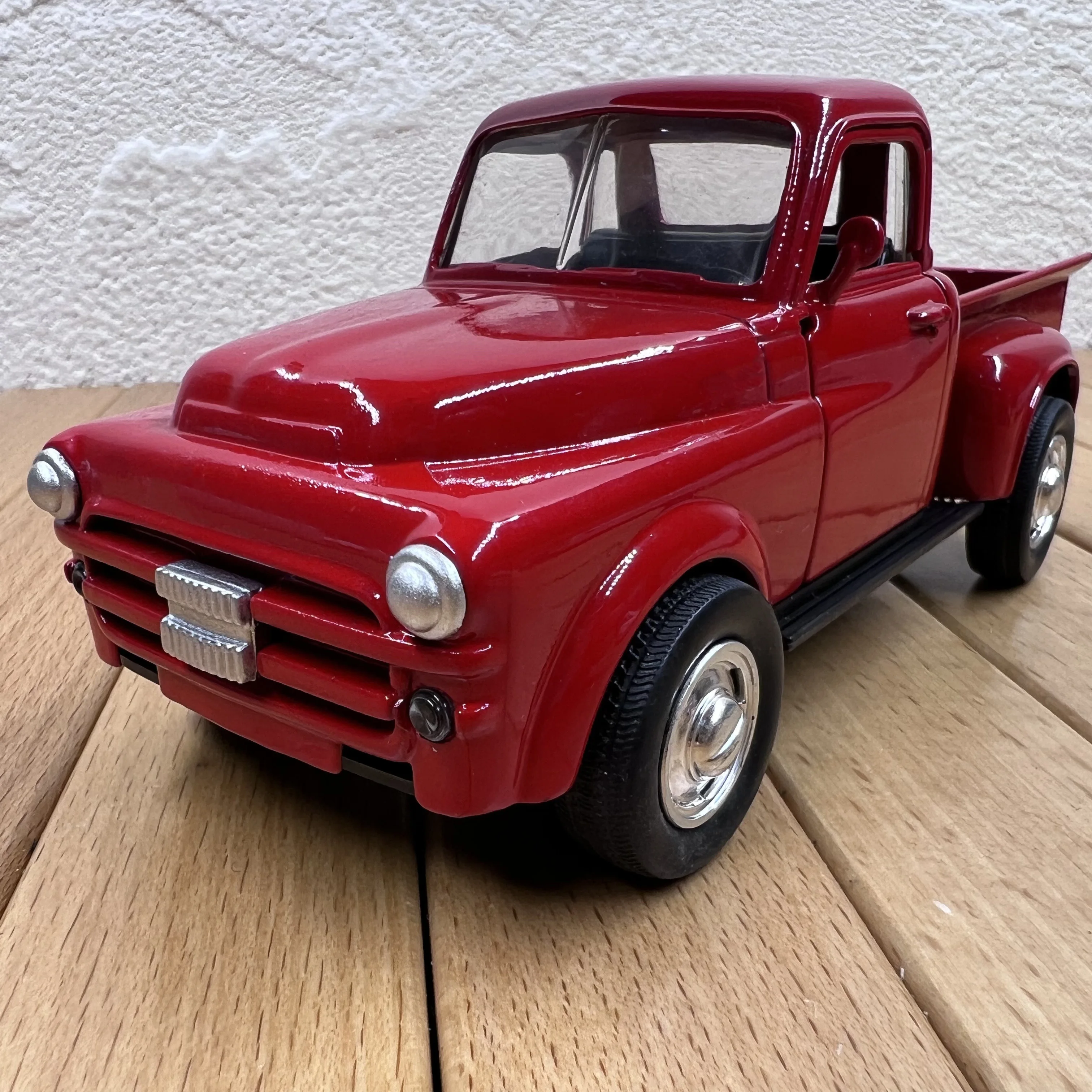 

Diecast Alloy 1:32 Scale Pickup Truck Vintage Cars Model Adult Toys Classics Collection Ornament Souvenir Gifts Static Display