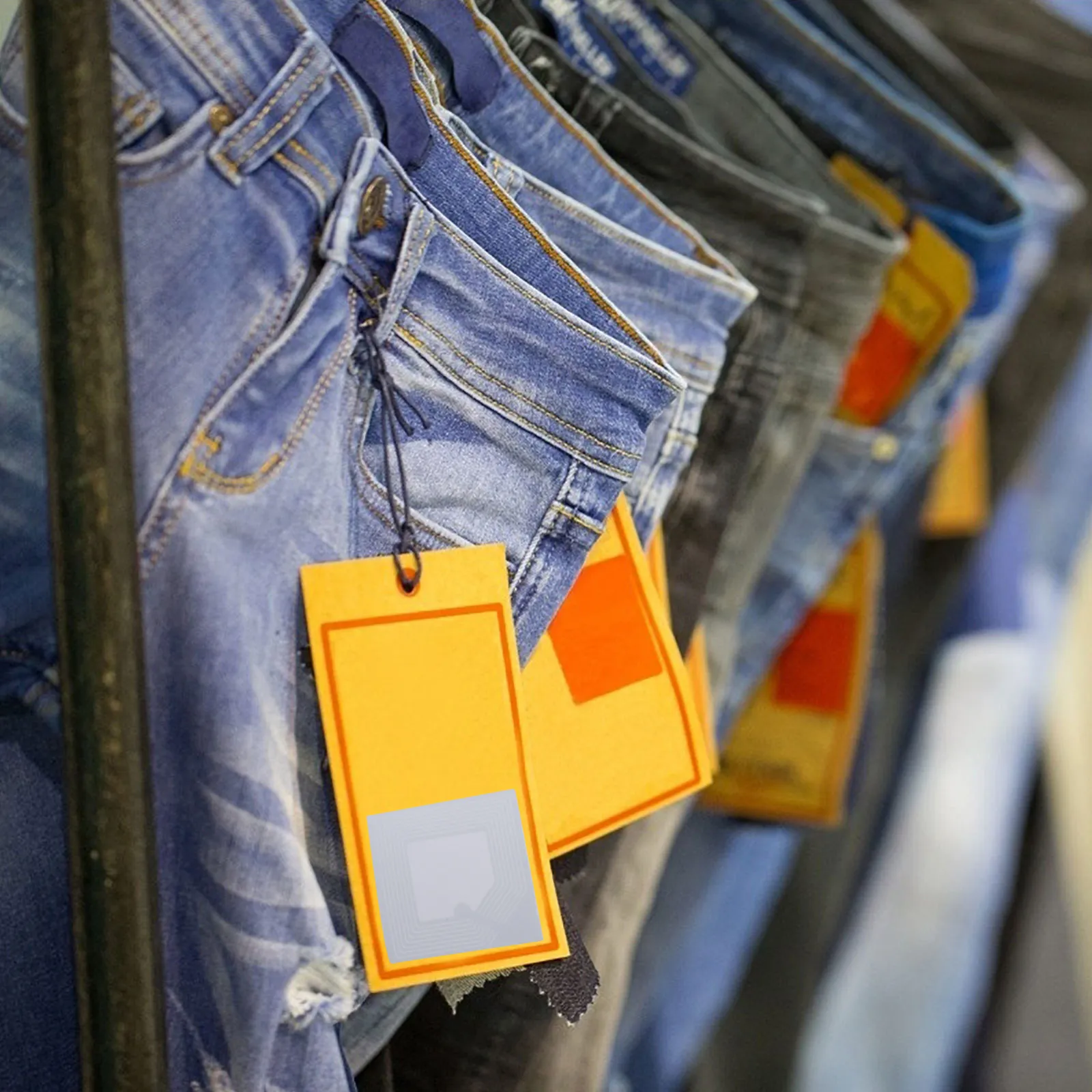 

100Pcs Frequency -Theft Labels Lightweight Portable Reliable Square Commodity Tags for Supermarket Retail Theft