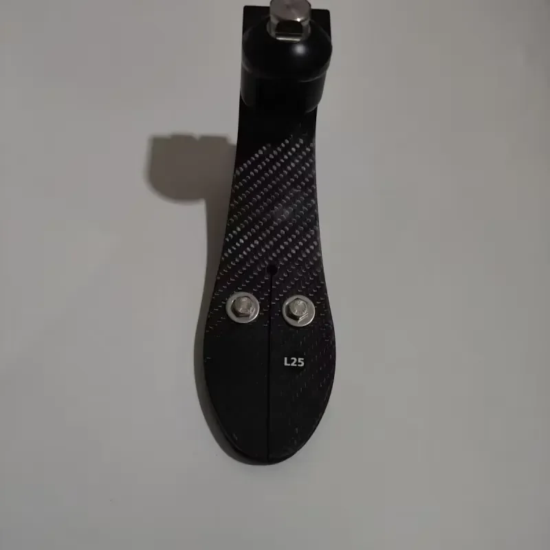 2026 The carbon fiber high-ankle prosthetic foot with elastic energy storage feature can support a maximum weight of 100 kg