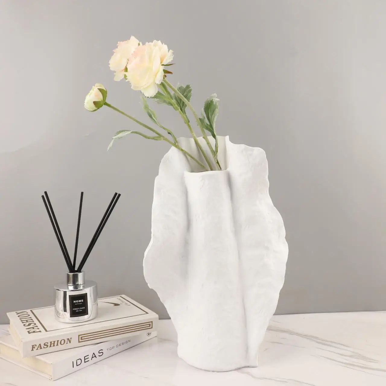 

Элегантная ваза в европейском стиле из смолы с белым лотосом и сухоцветами, декоративные аксессуары для гостиной, спальни, ресторана, дома