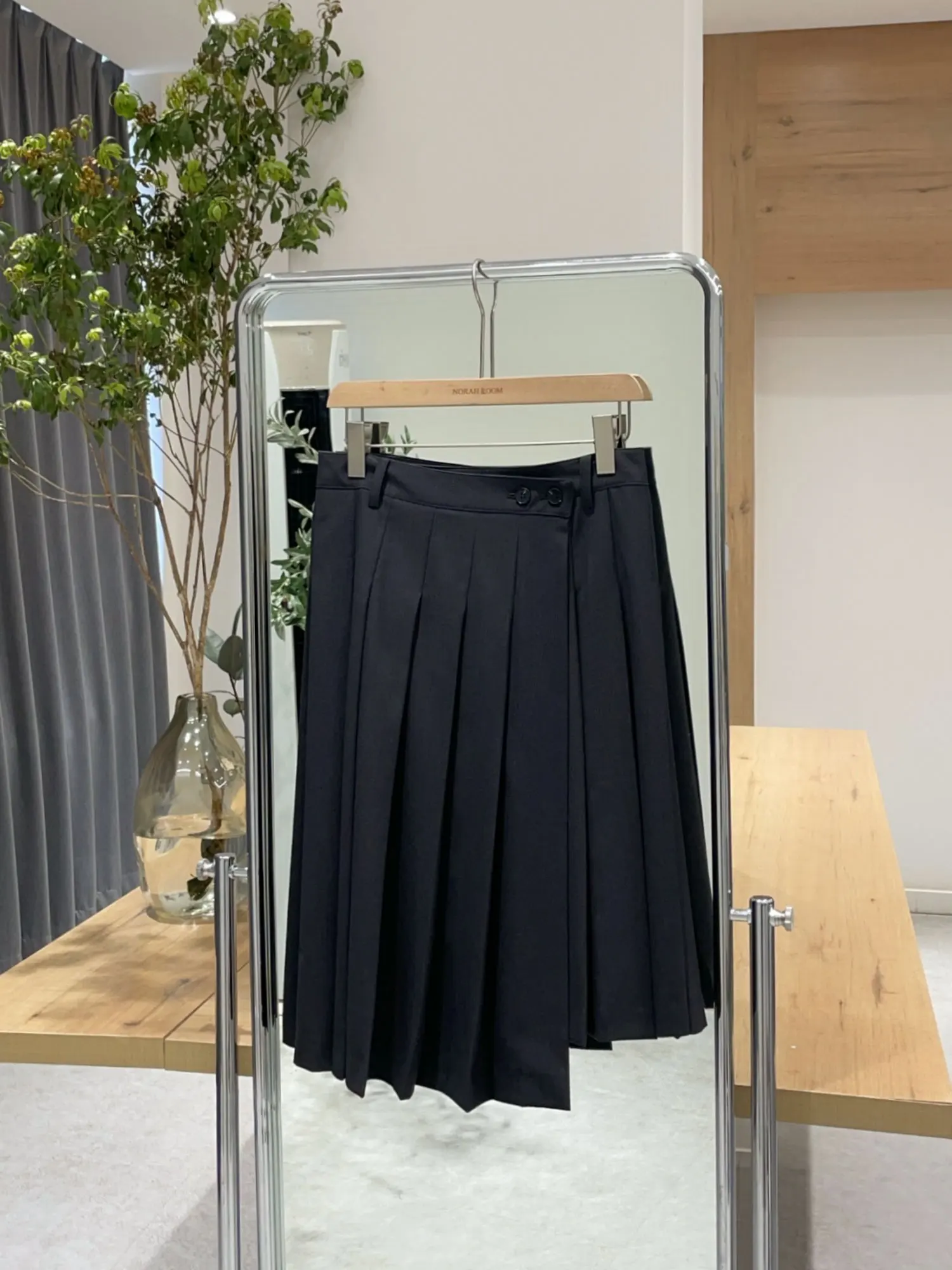 

Nok Xiaola Authentic Vintage Autumn 2025 VOCA Brand Pleated Skirt Two Button Genuine Product High Waist Polyester Fiber