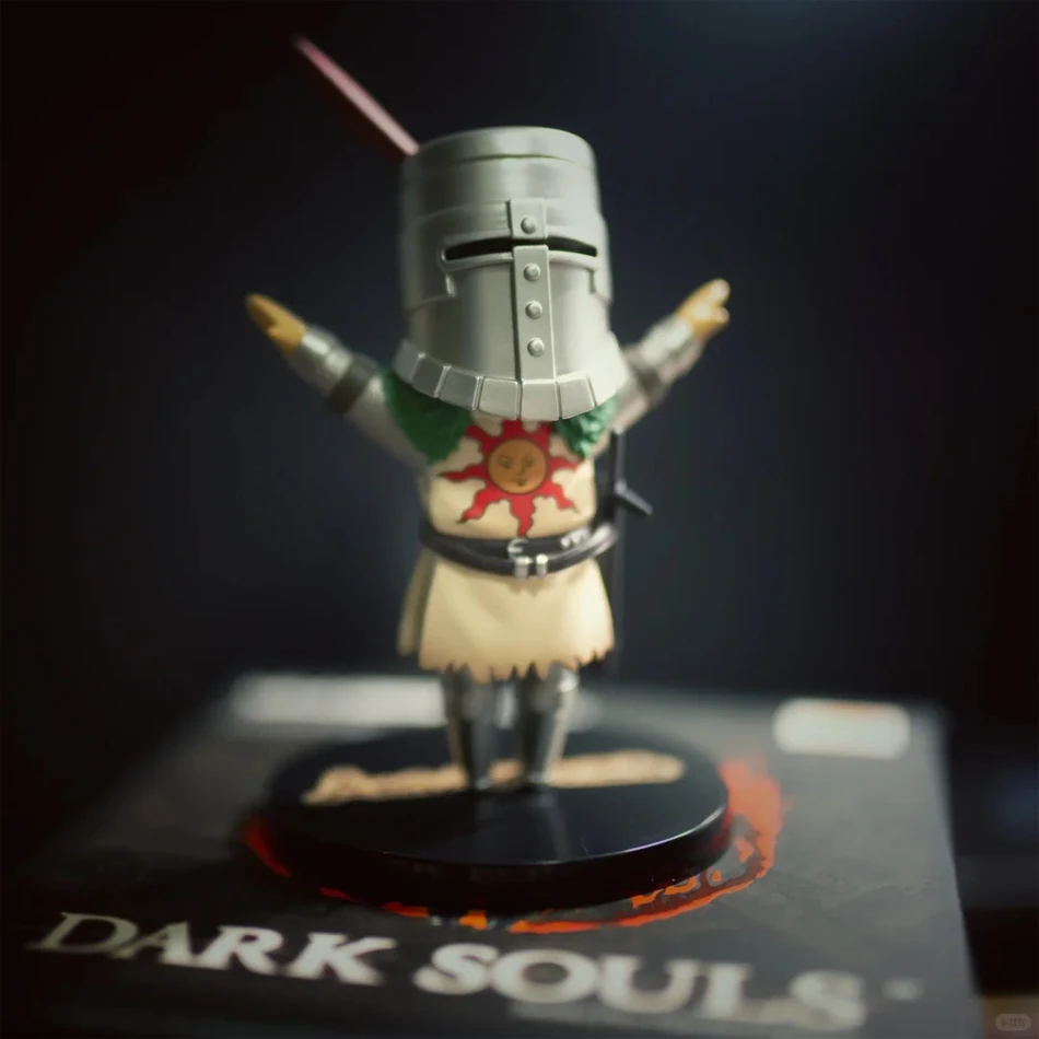 Q نسخة الظلام النفوس أنيمي عمل الشكل Solaire Artorias Ornstein حارس النار دمية أنيمي تمثال نموذج لعب للأولاد الهدايا