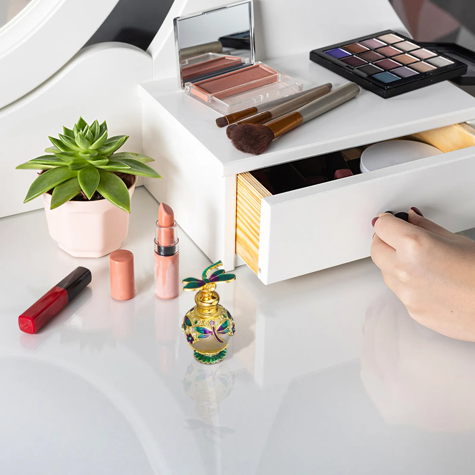 

1Pcs Essential Oil Bottle Alloy 15Ml Chic Aromatherapy Storage Bottle Glass Perfume Diffuser for Room Aromatherapy Container