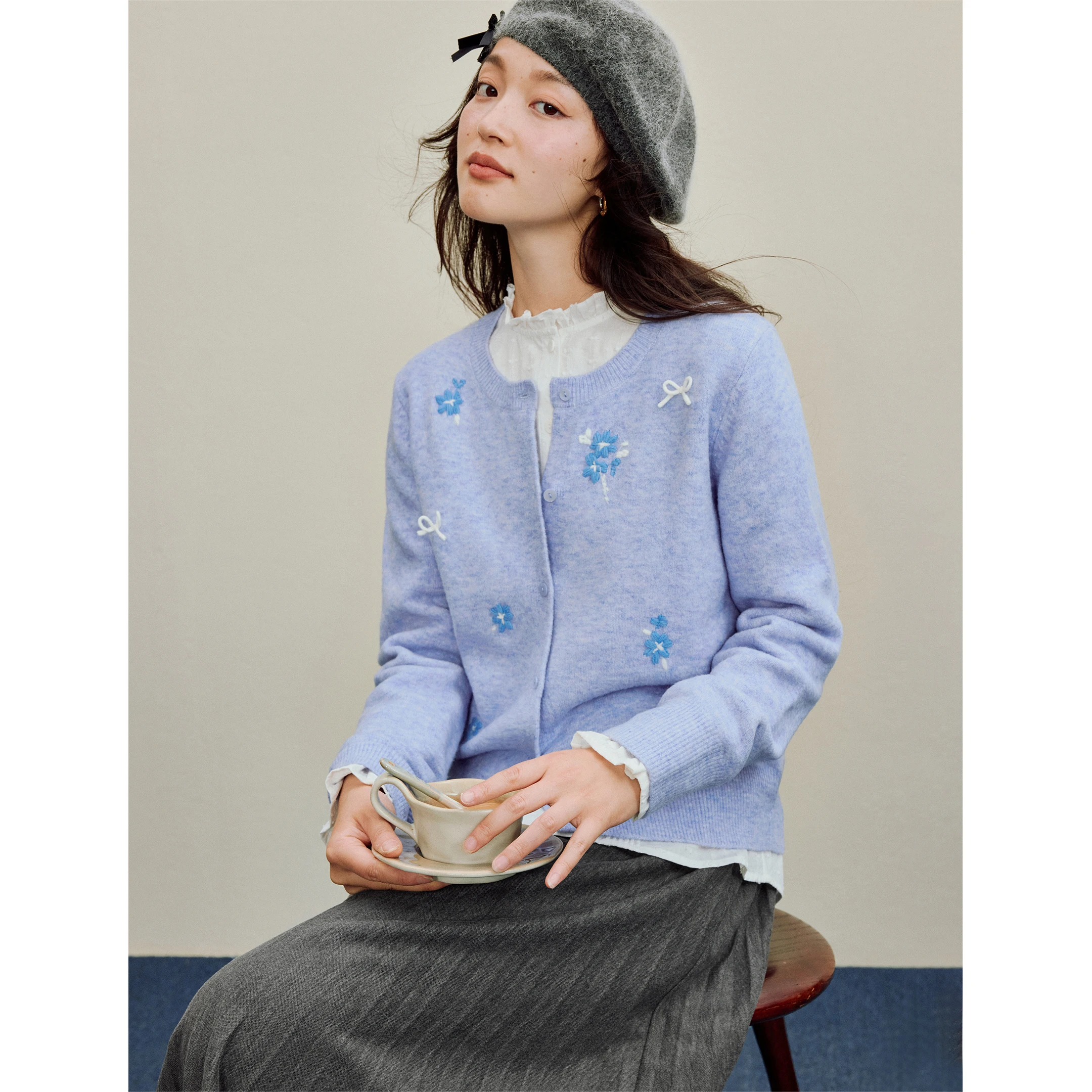 Damski sweter Inman na zimę 2025, nowy, miękki, z długim rękawem, niebieski, odzież wierzchnia - słodki kardigan z dzianiny z kokardą 3D
