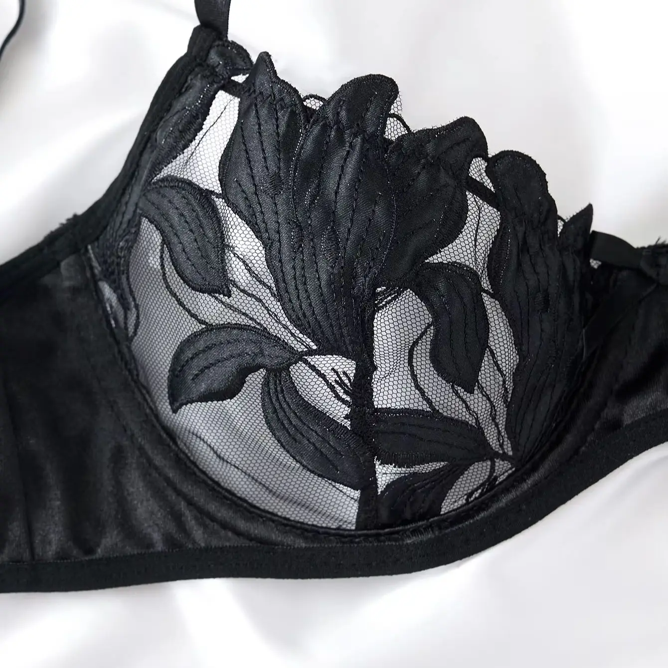 Transparent Floral Two Pieces Exquisite Lace Lingerie Set Ultrathin Bra Briefs Set Solid Exotic Lingerie for Ladies See Through view 5