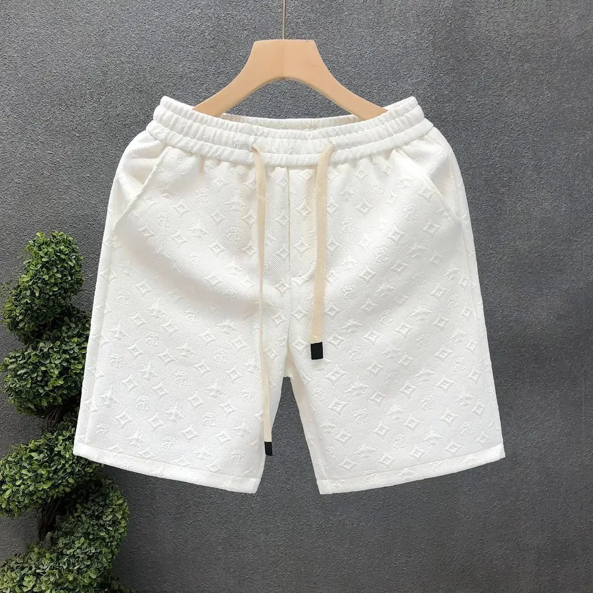 

Simple black and white shorts 2025 men's summer trend jacquard five quarter pants casual versatile outdoor beach pants men
