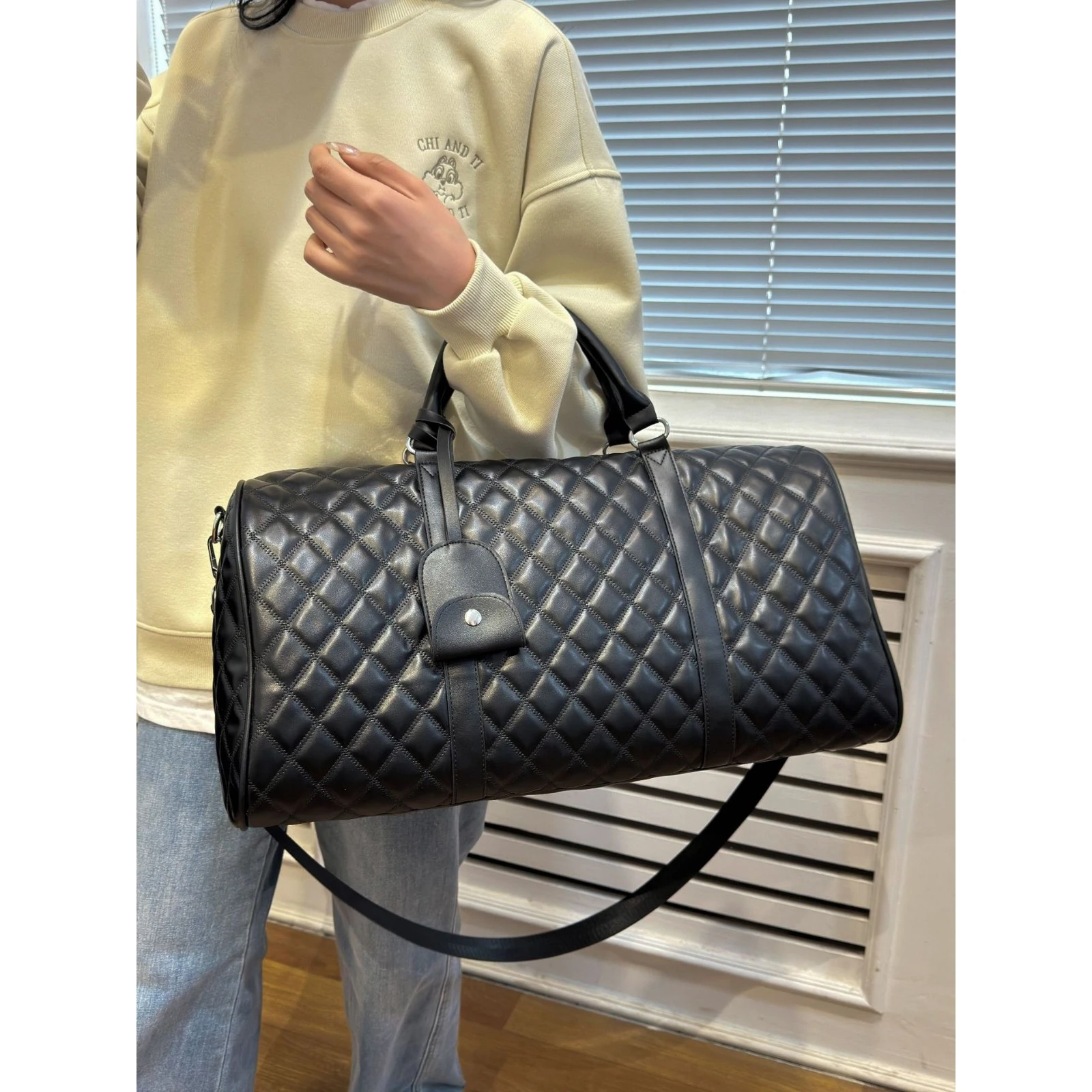 unisex-lightweight-travel-bag-fitness-outing-storage-bag-short-and-long-distance-luggage-bag-easy-carry-on-bag-for-men-and-women