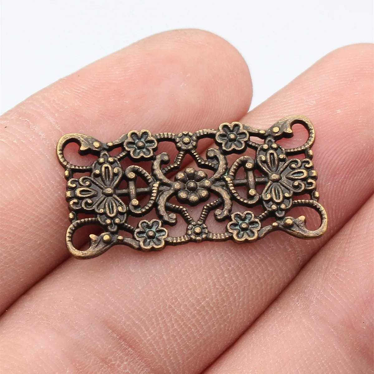 10pcs 31x15mm 3 Colors Hollowed-Out Carved Flower Connector Jewelry Findings