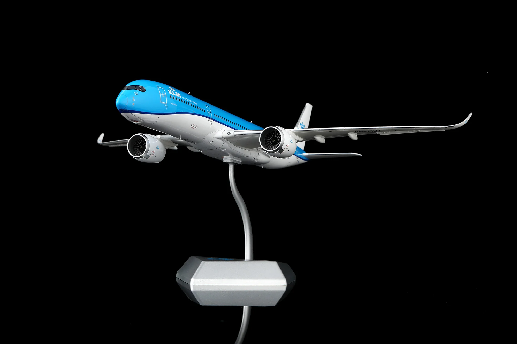 L2413 Alloy Collectible Plane Gift SQ Wings 1:200 KLM Royal Dutch Airlines Airbus A350-900 Diecast Aircraft Jet Model PH-ZNA