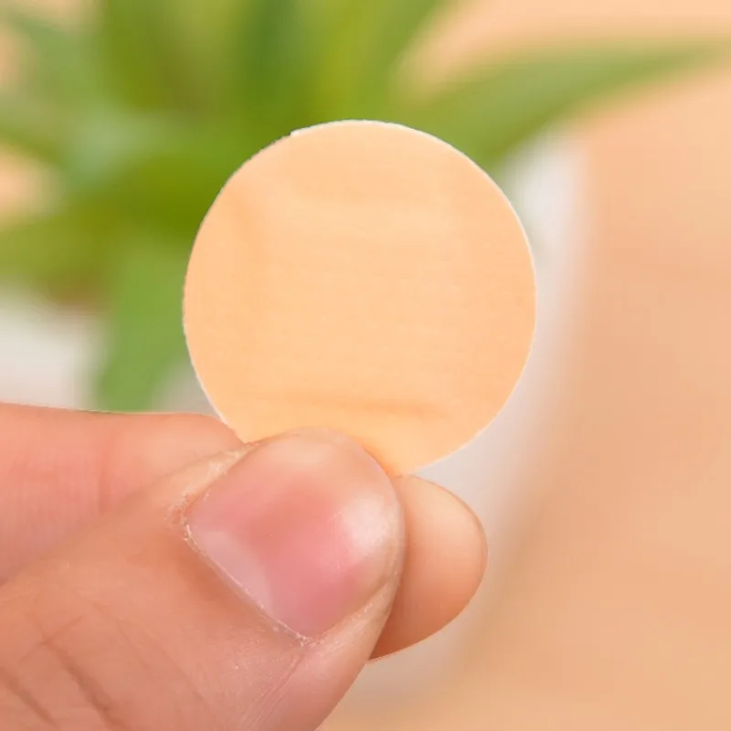 100 stuks mini ronde verbanden zelfklevend verband huidskleur met antiaanbakkussen PE ademende patch