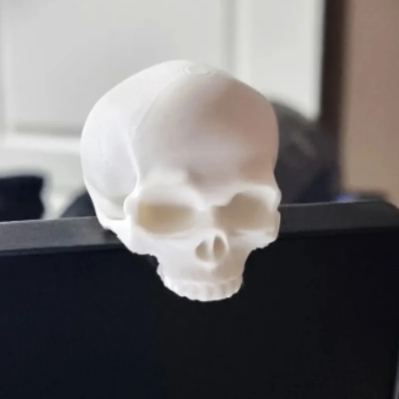 Plastic 3D Printed Monitor Edge Skull Statue Creative Skeleton Head Shelf Sitter Gothic Desktop Ornament Halloween Geek Gift