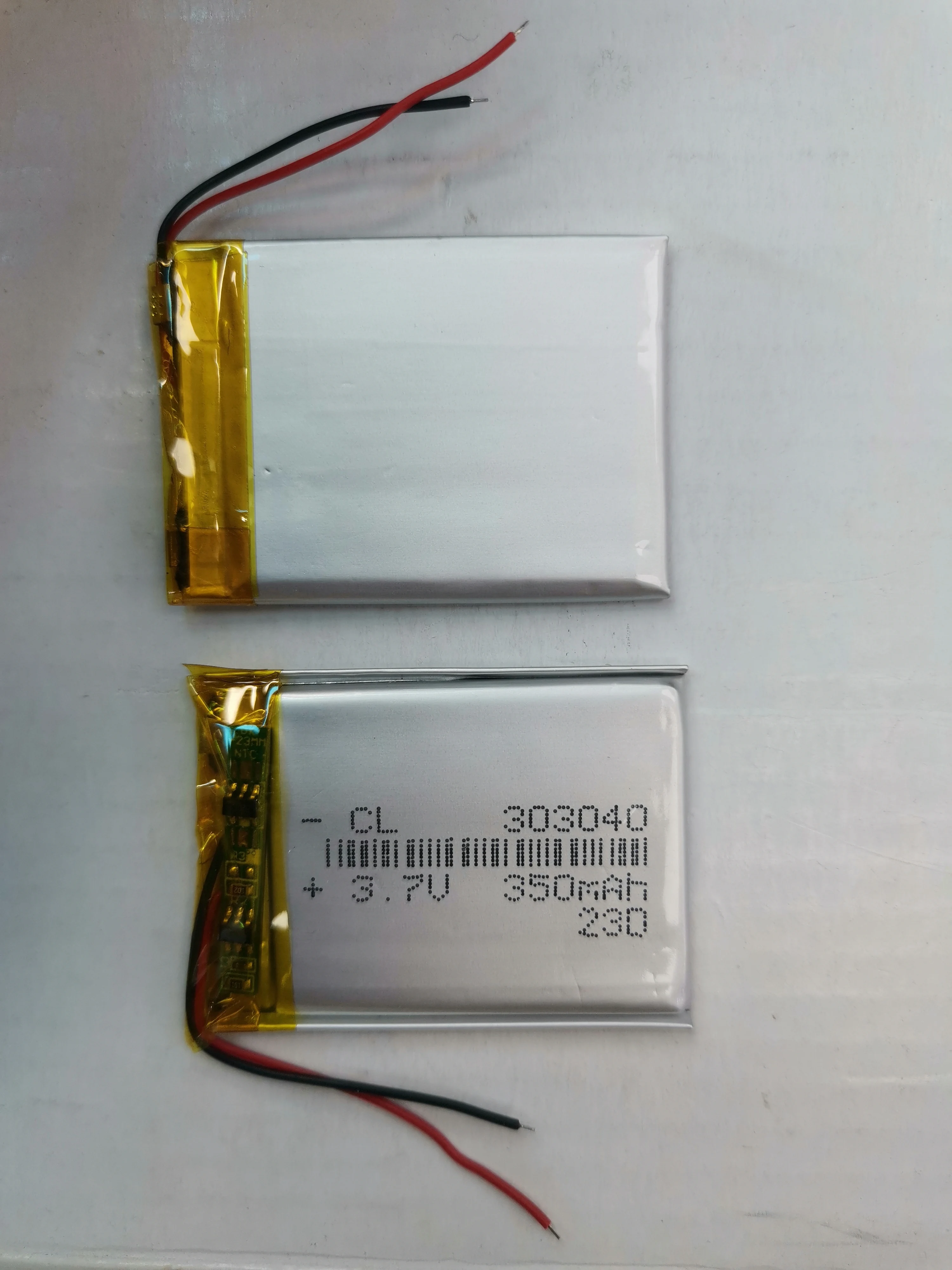 3.7V 2 wires 303040 033040P 350mah lithium battery with protection board , used for bluetooth MP4 1pcs/lot