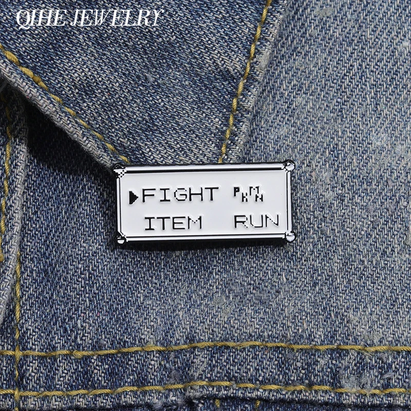 Fight PKMN Item Run Rechteckiger Text Emaille Pin Lustiges Anime-Spiel Metallbroschen Rucksack Revers Abzeichen Schmuck Geschenk für Freunde