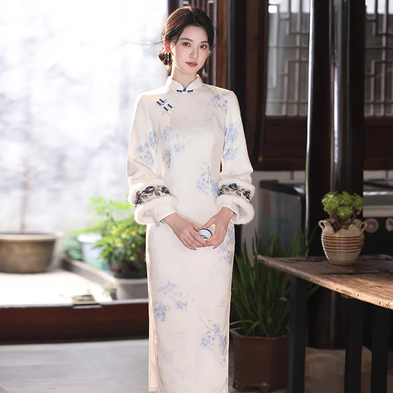 White Chinese Style Suzhou Long Sleeved Modified Cheongsam Winter Thick Women's New Chinese Style 2025 New Retro Autumn Qipao
