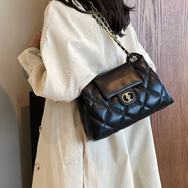 2024New Fashion Handlebags for Women Leisure and Minimalist Crossbody Bag Women Versatile Commuting Underarm Bag Chains Handbag