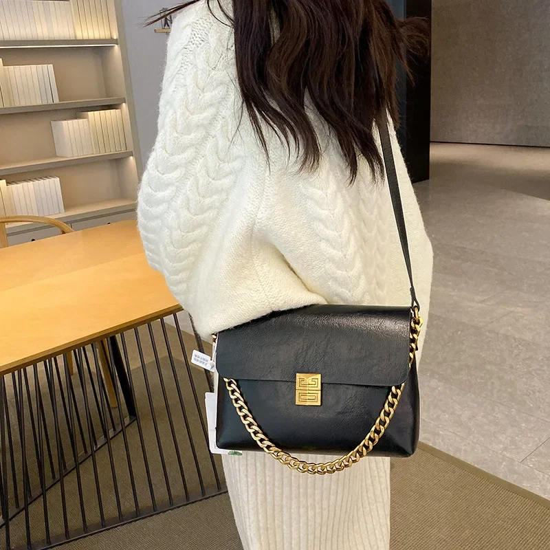 

2025 New Korean Simple Chain Underarm Bag - Fashionable, Large Capacity Shoulder & Messenger Bag