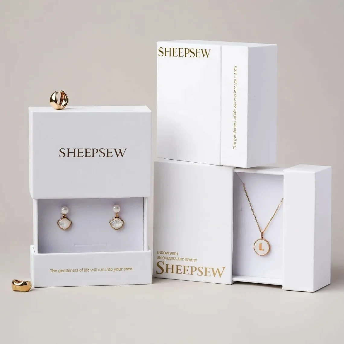 

50 шт. 9x9x3,5 см, 8 цветов, ящик для упаковки ювелирных изделий, индивидуальный логотип