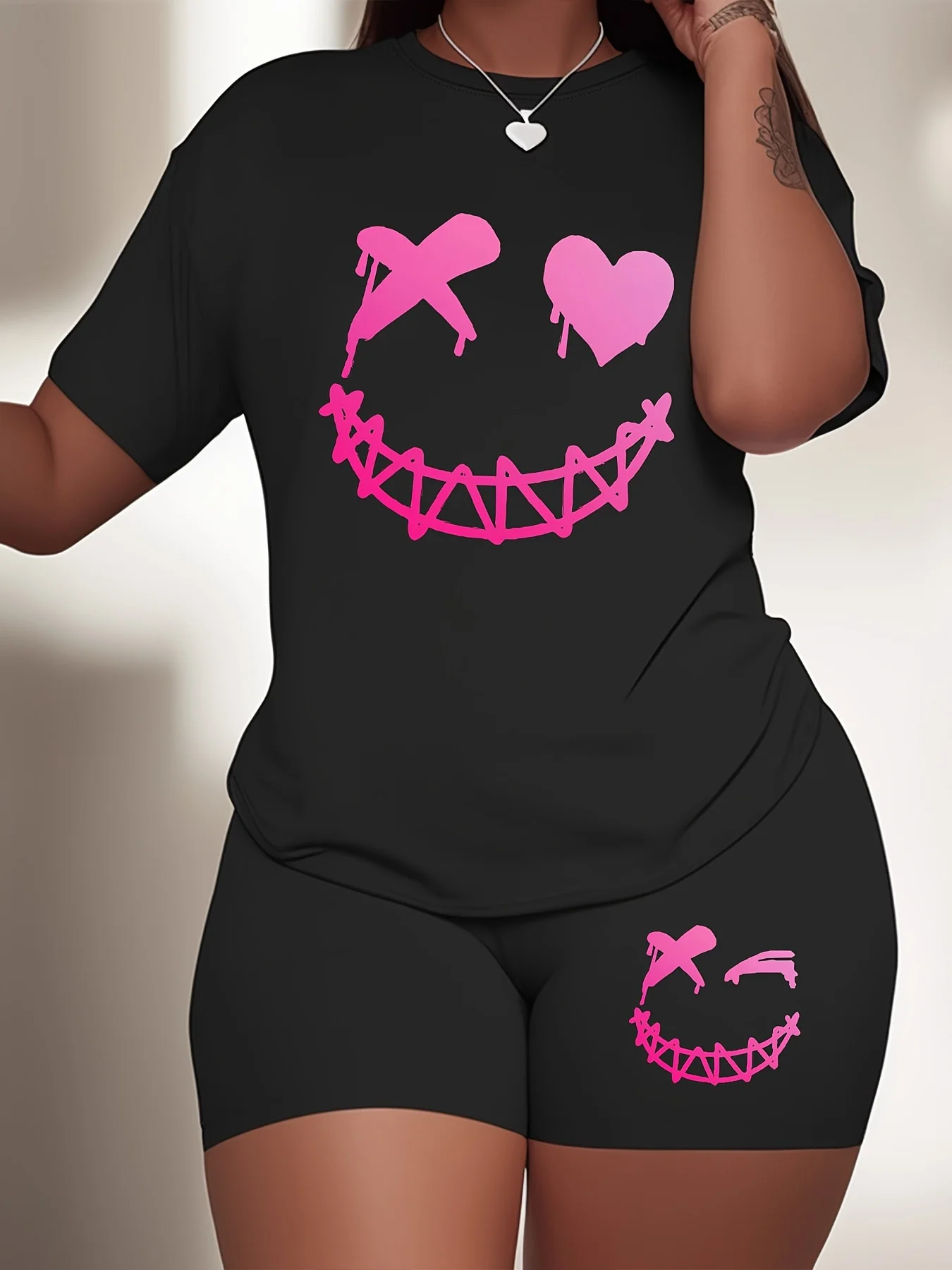 Women\'s Plus Size 2-Piece Set, Short Sleeve T-Shirt With Pinkish Heart Smile Face Graphic Streetwear, Matching Pinkish Shorts,