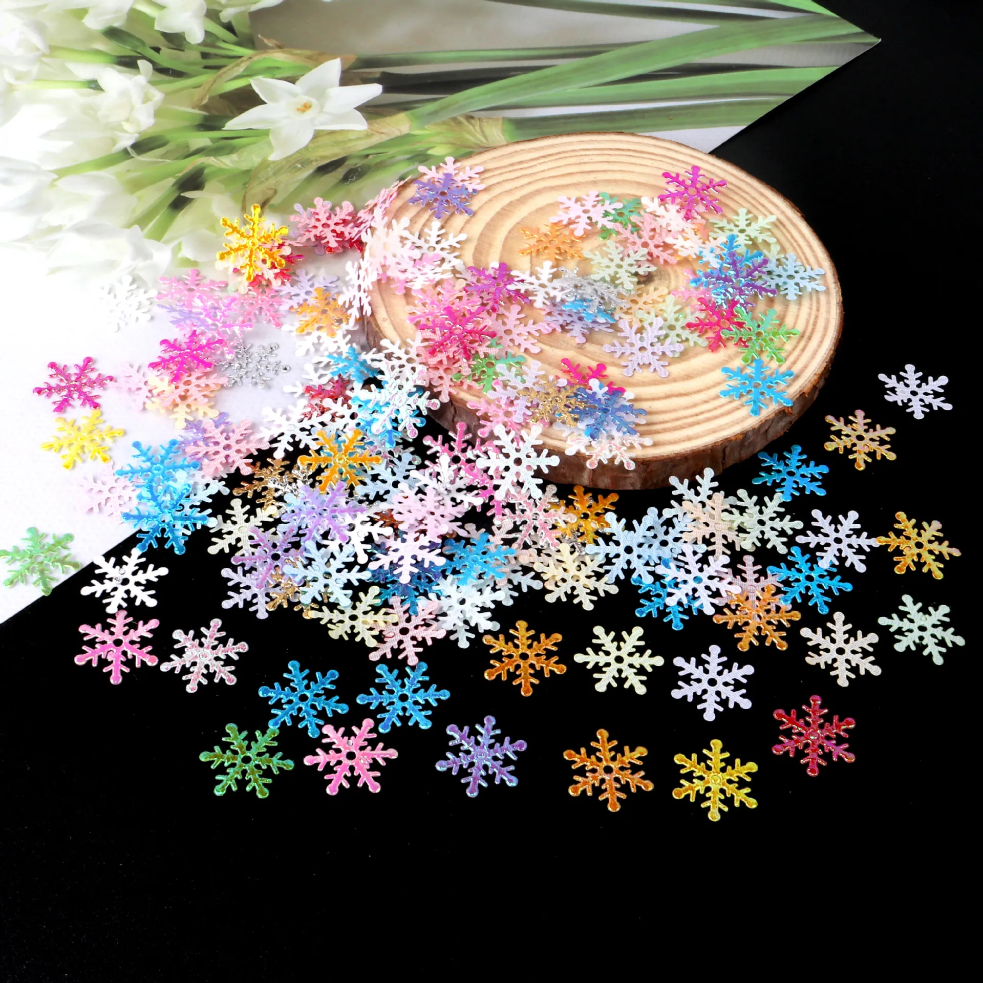 300Pcs 2CM Mini Snowflake Ornament Christmas Decorations Snowflakes Christmas Craft for DIY Craft Xmas Winter Party Table Decor