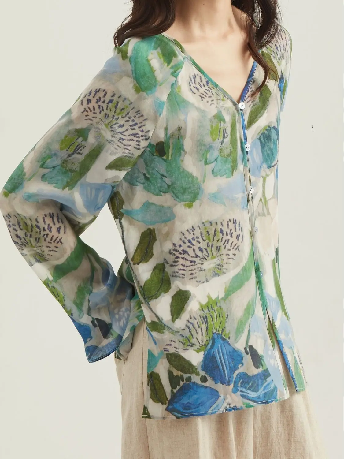 Anyan 2024 Summer New High End Beautiful and Romantic Watercolor Printed Imitation Silk Double Crepe V-neck Shirt for Women