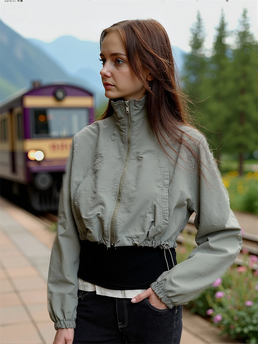 سترات مقصوصة ذات ثنيات وسحاب مزدوجة الجوانب سترة للموسم الجديد للنساء للربيع بقلنسوة واسعة للحفلات أنيقة ومخططة غير لامعة