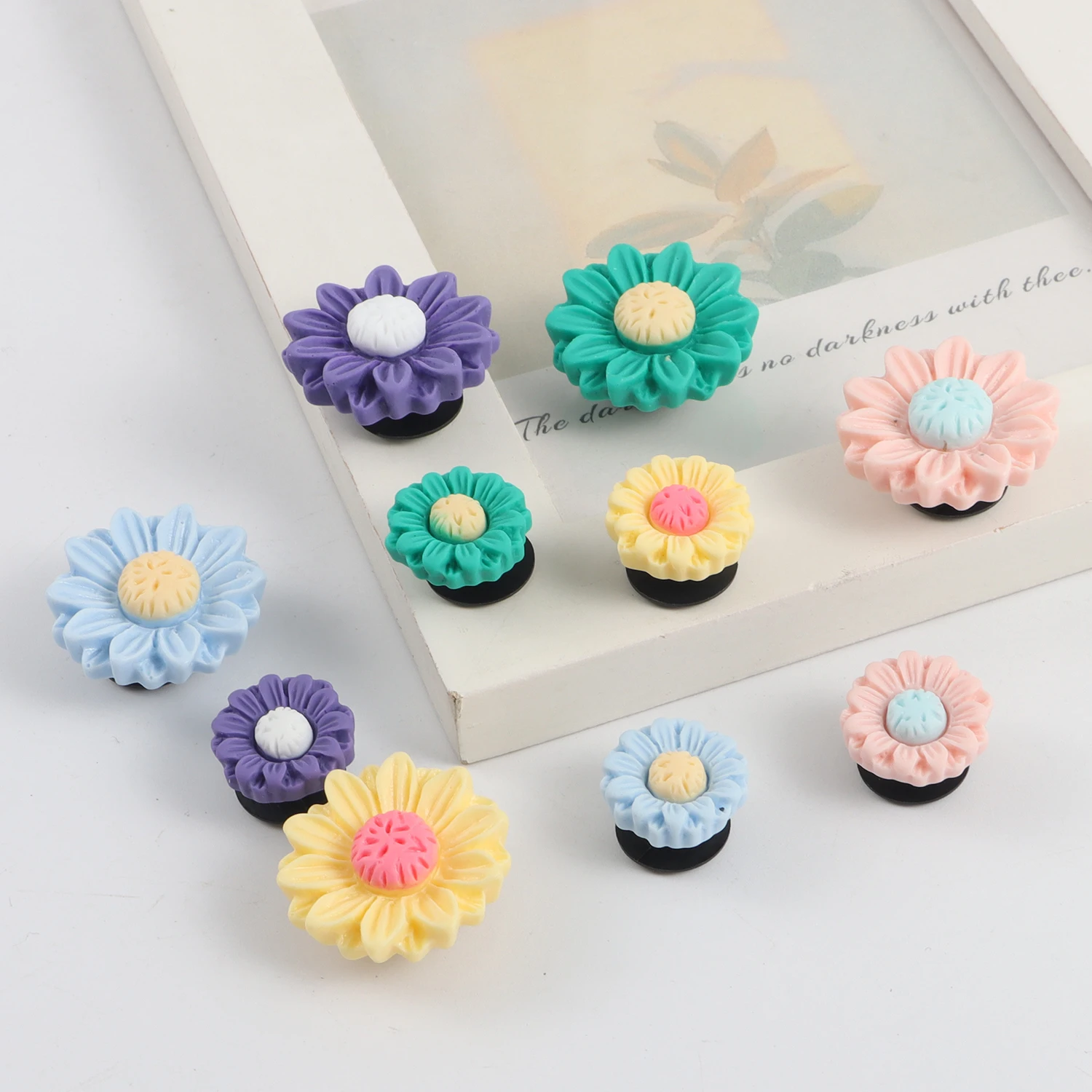 Randomly mixed flower cute style hole shoe accessory DIY shoe flower, women's beach shoe decoration buckle
