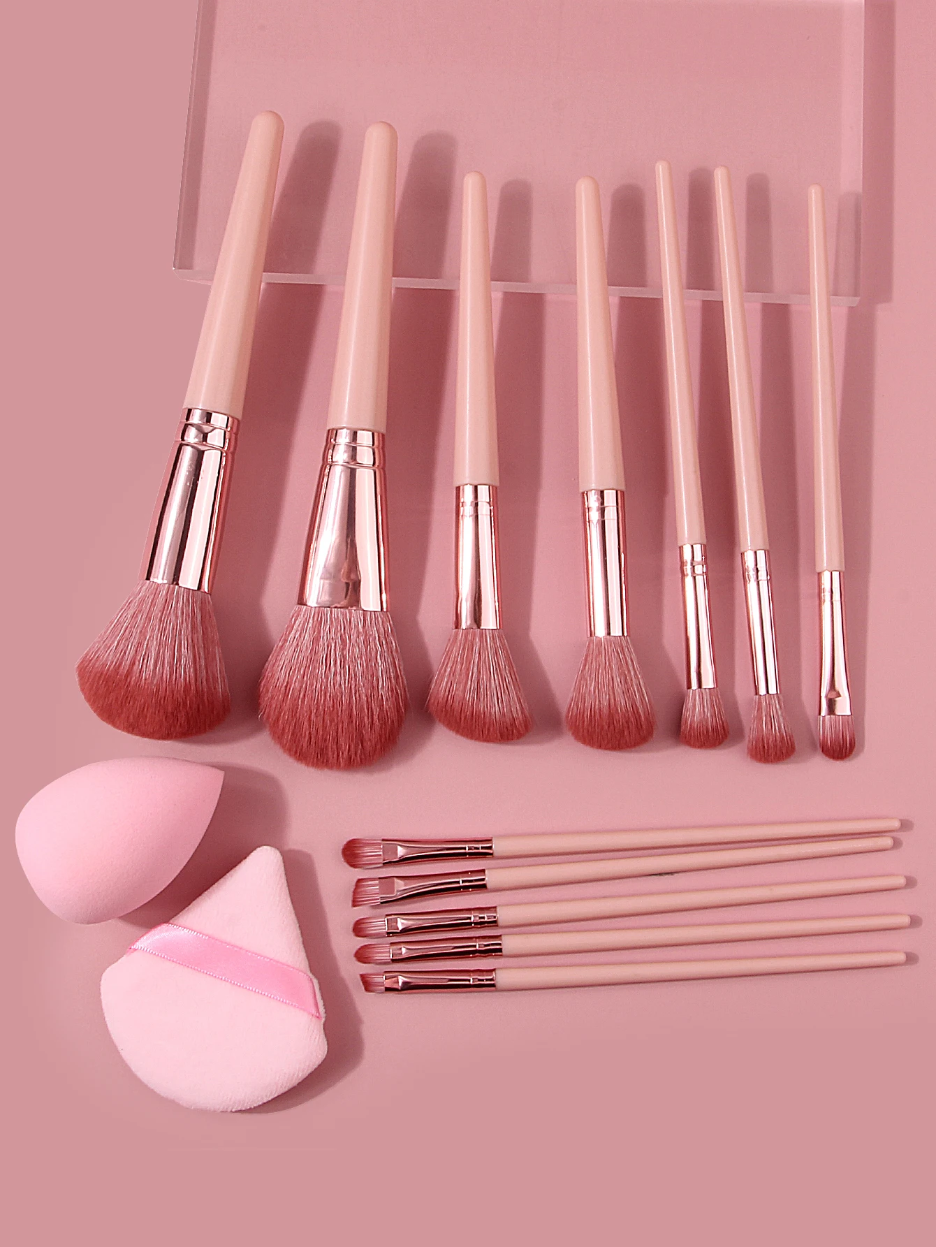 Bestseller Juego de brochas de maquillaje de 12 piezas, incluida brocha para colorete, brocha para sombra de ojos, brocha para contorno, esponjoso triangular y huevo de belleza