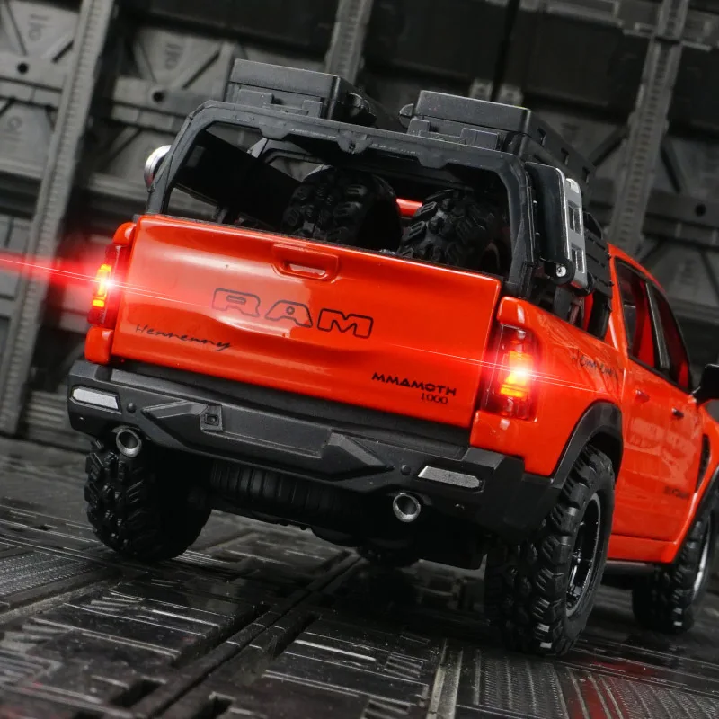 1:32 RAM MAMMOTH Pickup Simulazione Modello di auto in lega Suono e luce Tirare indietro Giocattolo per bambini da collezione Regalo di compleanno