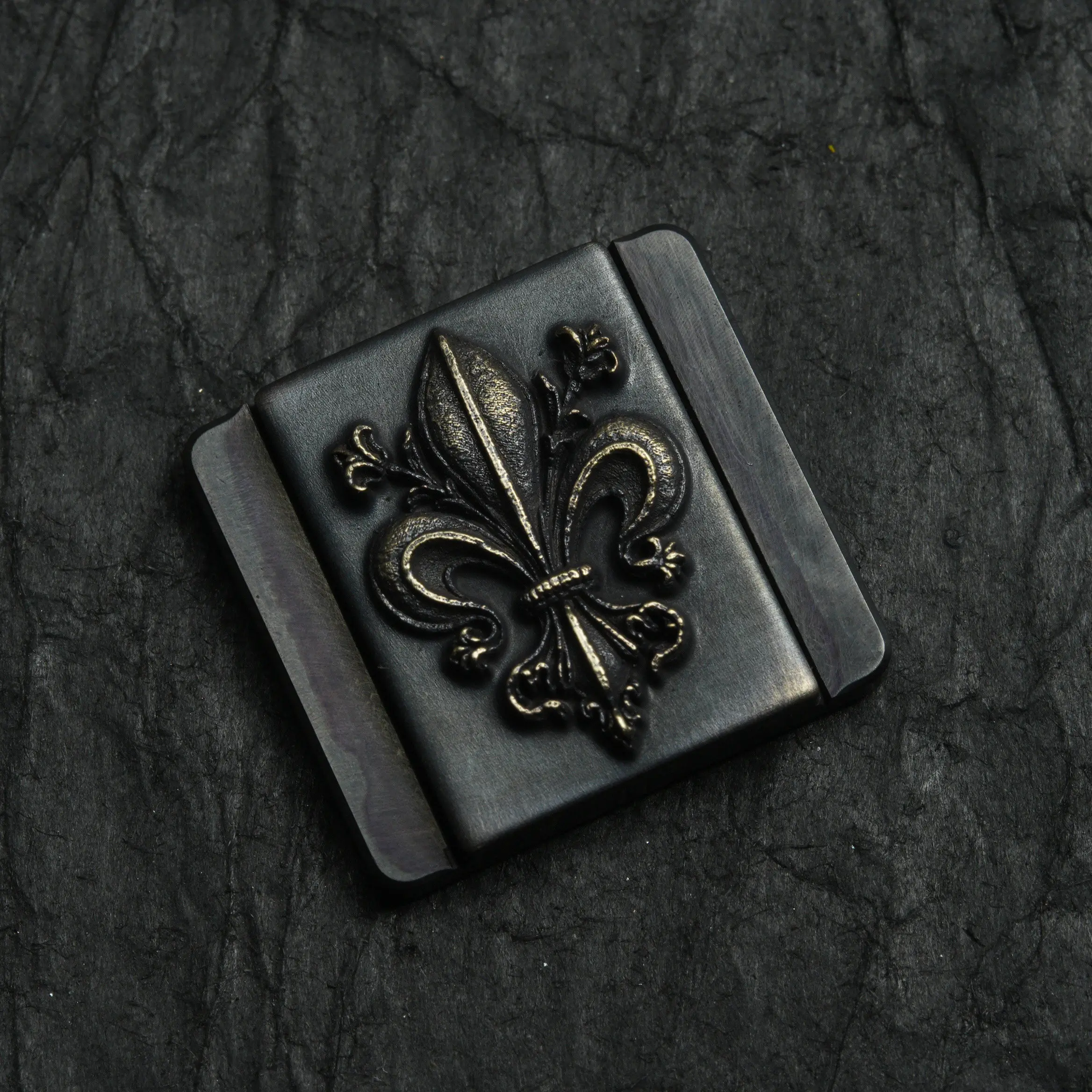 Hot Shoe Cover: a.Material: Zinc Alloy; b.Craftsmanship: Embossing Process + Hand Polishing c.Compatibility Note: Fit most camer