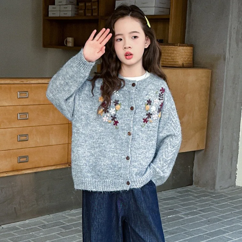 

Свитер для девочек, новинка 2025 года, вязаный свитер с цветочной вышивкой, детская лесная серия, весенне-осенний топ в деревенском стиле