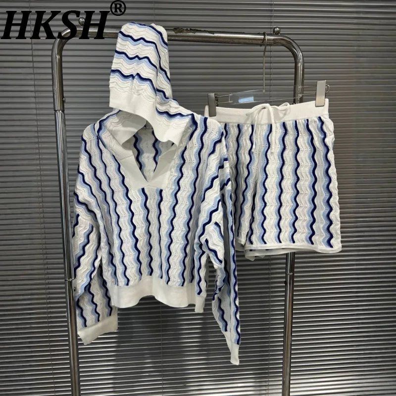 

HKSH Autumn New Women Two-piece Set Long Sleeve Hooded Contrast Color Fashion Elegant Knitted Tops Chic Drawstring Shorts HK9868