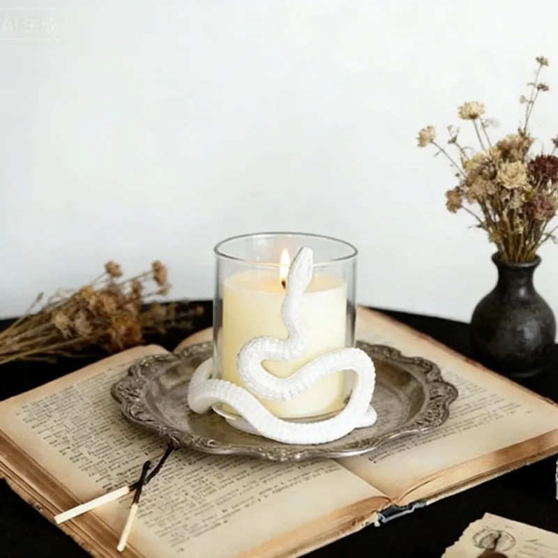 

Creative Snake Candle Holder Aromatherapy Tabletop Ornament Home Candle Holder Decorative Props Snake Gift Candlestick
