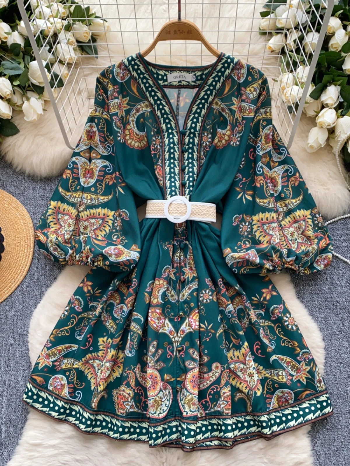 فستان نسائي جديد بتصميم ريترو لربيع 2025، بقصة A-Line وياقة V وأكمام فانوسية، مطبوع، بخصر عالٍ وأكمام طويلة، بتصميم فستان قصي... #3