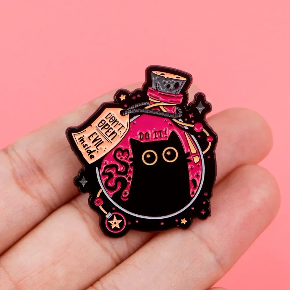 Grappige Zwarte Kat Emaille Pins Badge Mode Heks Leuke Dieren Revers Broche Voor Rugzak Kleding Accessoires Halloween Geschenken