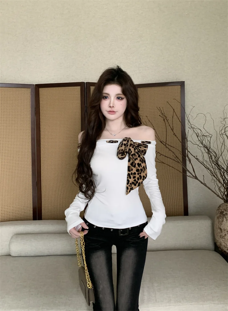 Leopard Print Bow One Shoulder Top For Women 2024 Autumn New Fashion Design Slim Fit Short Style Chic Long Sleeved Shirt Base